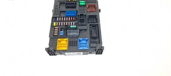 Opel Crossland X Fuse module 3572043354 9832880280 28709099