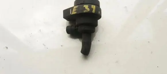 BMW 5 E39 Valve vacuum 1748875 02592030