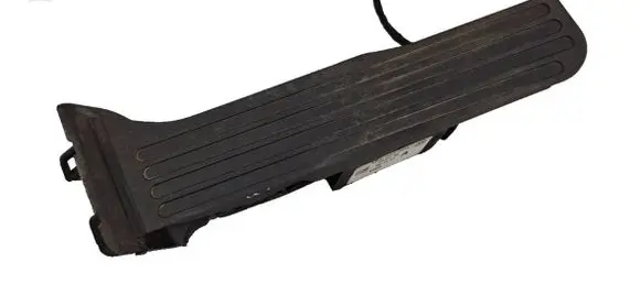 Accelerator throttle pedal