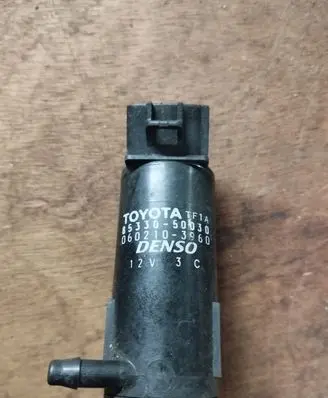 Lexus IS 200-300 Windscreen/windshield washer pump 8533050030