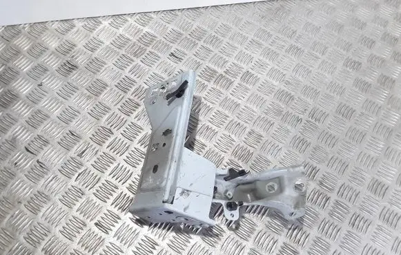 Renault Twingo III Fender mounting bracket