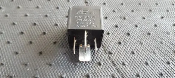 Skoda Octavia Mk2 (1Z) Other relay 7M0951253A 95VW10K705CA