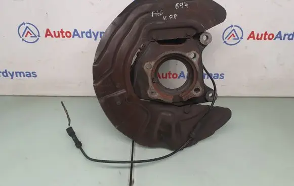 Front wheel hub spindle knuckle
