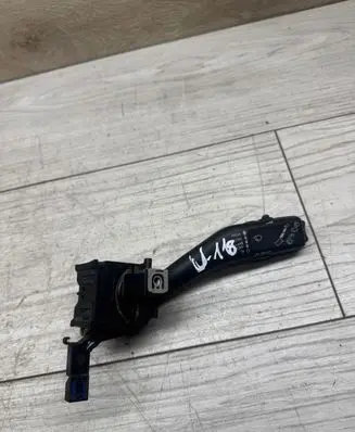 Volkswagen Golf VI Wiper control stalk 1K0953519J 09E0226E