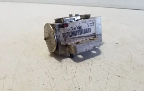 Audi Q3 8U Air conditioning (A/C) expansion valve 8U0820679