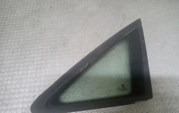 Volkswagen Touran I Front triangle window/glass 