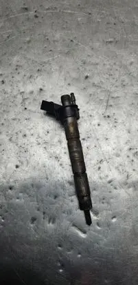 BMW 1 E81 E87 Fuel injector 7797877