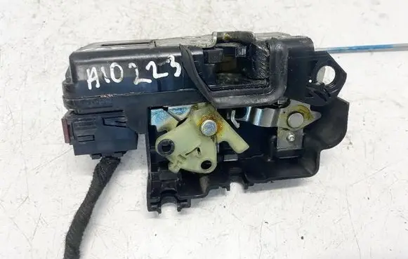 Chevrolet Captiva Front door lock