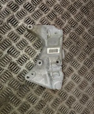 Volvo V40 Generator/alternator bracket 31670108