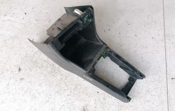 Volkswagen PASSAT B4 Glove box