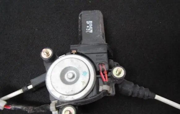 Mazda 323 Rear door window regulator motor 3610061700 36100-61700