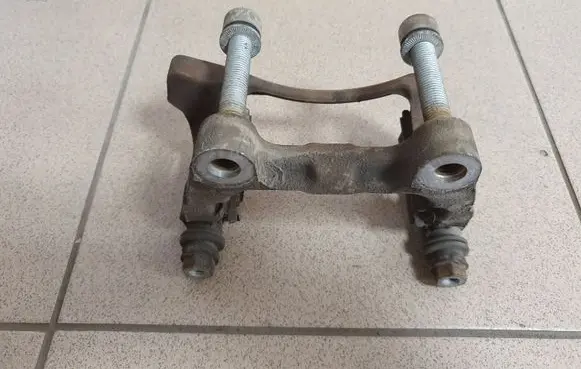 Volkswagen PASSAT CC Brake caliper pad carrier rear 