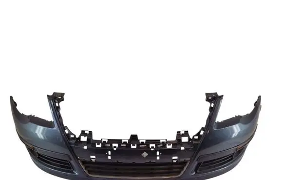 Volkswagen PASSAT B6 Front bumper 3C0807221