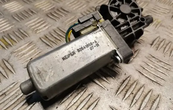 Mercedes-Benz E W211 Seat adjustment motor 0390203002