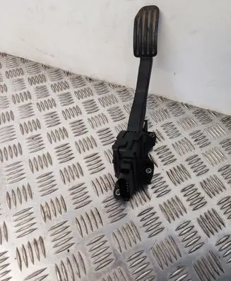 Volvo V60 Accelerator throttle pedal 31329062