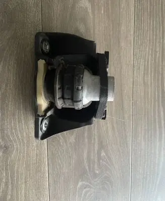 Volvo S90, V90 Engine mount bracket 32137494