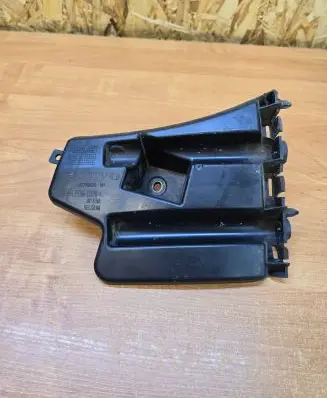 Volvo S60 Front bumper mounting bracket 30796626