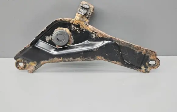 Radiator mount bracket