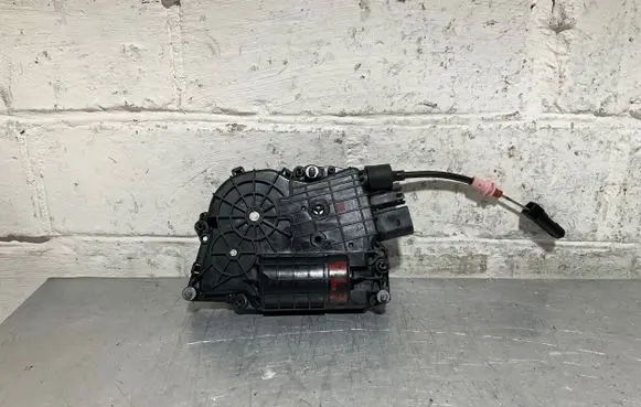 BMW 5 F10 F11 Rear door soft close latching motor 4153310400