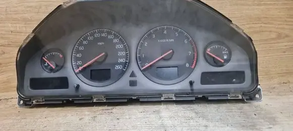 Volvo V70 Speedometer (instrument cluster) 9499668