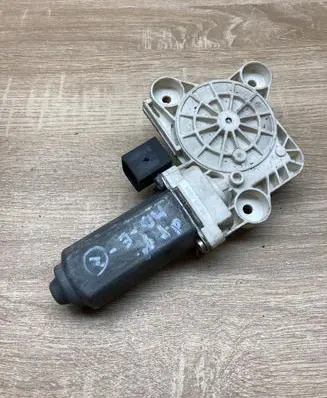 Mercedes-Benz E W211 Rear door window regulator motor 0536009001