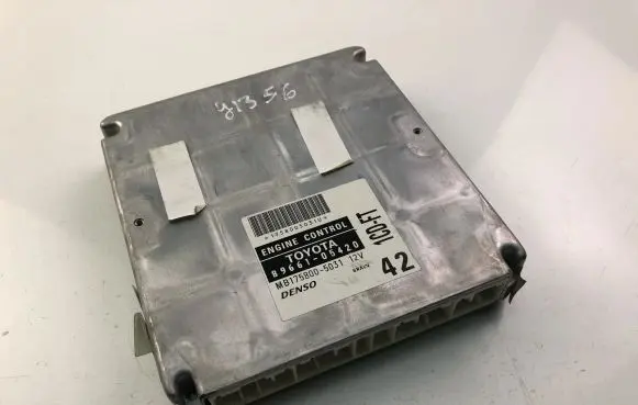 Toyota Avensis T220 Engine control unit/module ECU 8966105420
