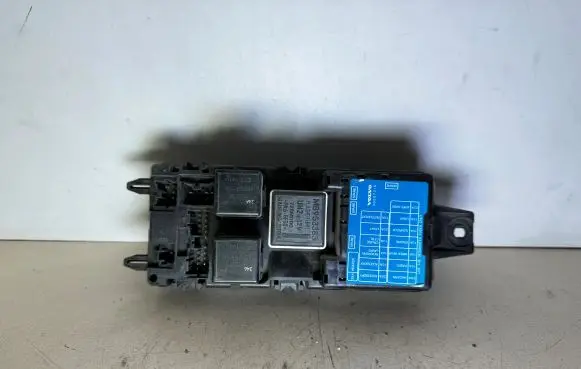 Volvo S40, V40 Fuse module 30807016 953383 72BM000