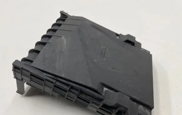 Volkswagen PASSAT B7 Fuse box cover 1K0937132F 017180061 014188871