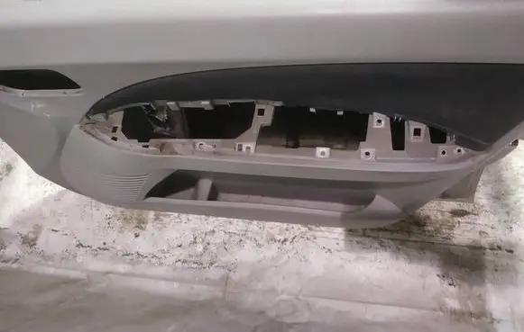 Mitsubishi Grandis Front door card panel trim