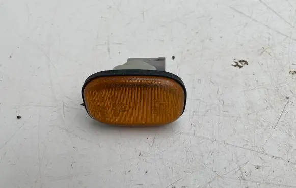 Toyota RAV 4 (XA20) Front fender indicator light