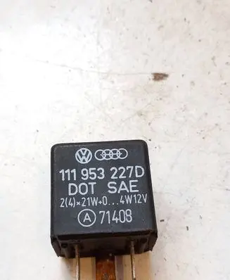 Volkswagen Golf III Other relay 111953227D 71408
