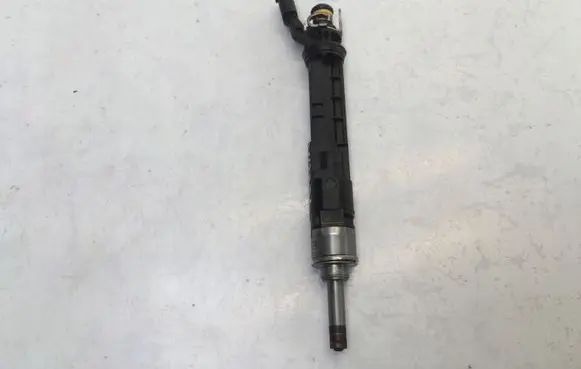 Mercedes-Benz GLA H247 Fuel injector A2820701000