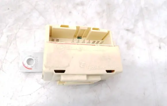 SsangYong Actyon sports II Central locking relay 8212008500 15C19N Y280A
