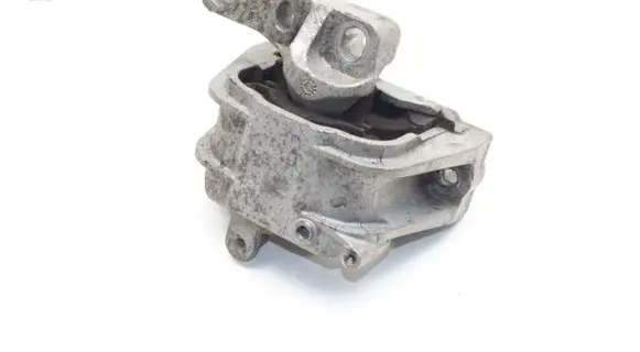 Volkswagen Beetle A5 Engine mount bracket 1K0199262AM