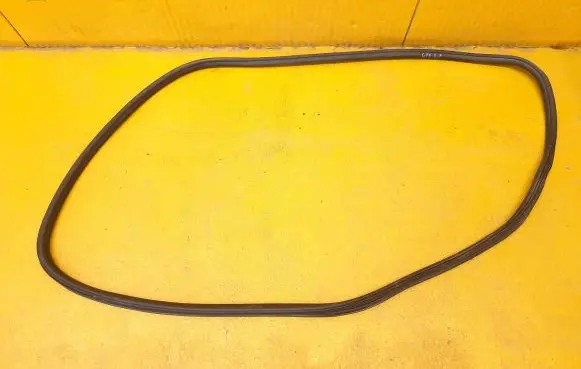 Porsche Macan (95B) Front door rubber seal 95B831721