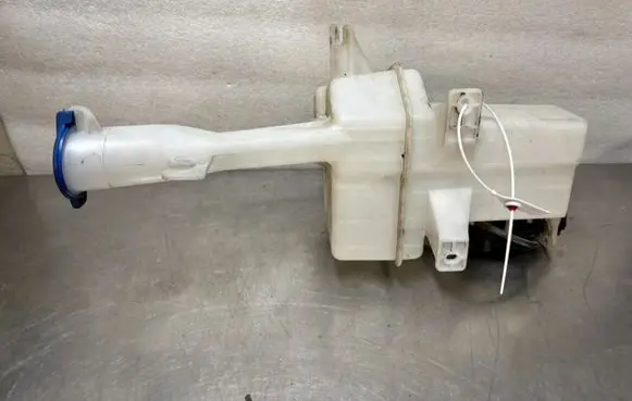 Windshield washer fluid reservoir/tank