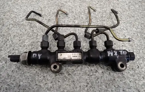 Mazda 2 Fuel injector supply line/pipe 9654592680