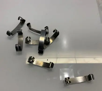Mercedes-Benz E W211 Air filter cleaner box bracket assembly 