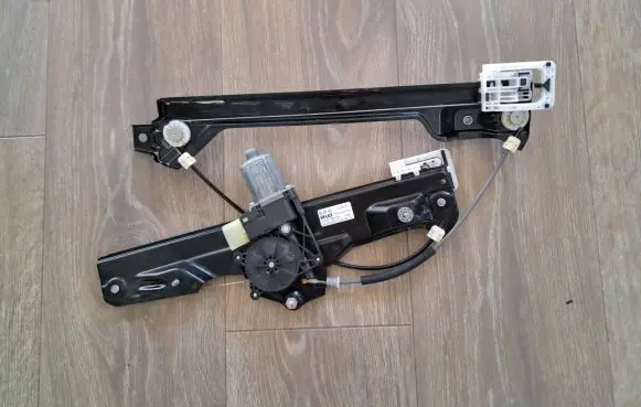 BMW X2 F39 Front door window regulator with motor 742039208 7413050