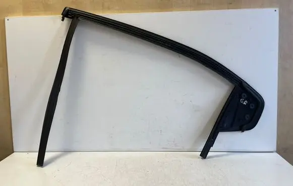 Polestar 2 Rubber seal rear door window/glass 31689732