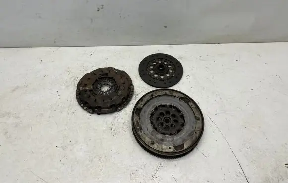 BMW 5 E60 E61 Clutch set kit 7580687 7567831