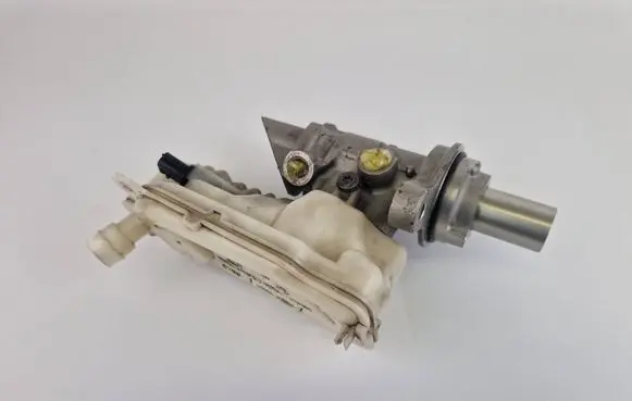 Renault Espace V (RFC) Master brake cylinder 460913198R 777131