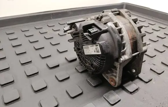 Mercedes-Benz Citan W415 Generator/alternator 231007536R FG18T207 2740588A
