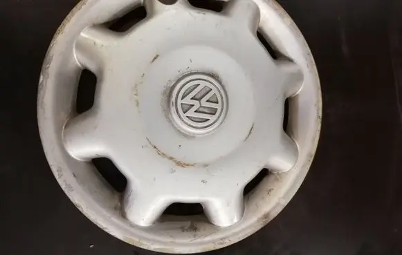 Volkswagen Golf III R14 wheel hub/cap/trim 1HM601147A