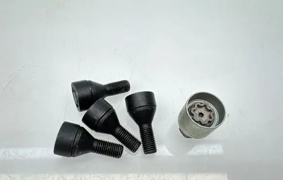 Nissan Juke II F16 Anti-theft wheel nuts and lock 
