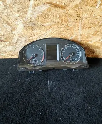 Volkswagen Eos Speedometer (instrument cluster) 1Q0920975D