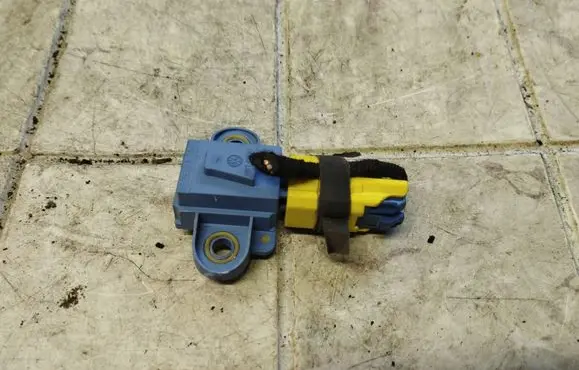 Volkswagen Golf V Airbag deployment crash/impact sensor 1K0955557A