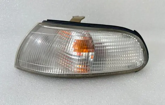 Mazda 626 Front indicator light 21061612