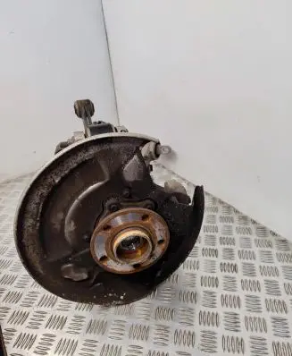 Rear wheel hub spindle/knuckle