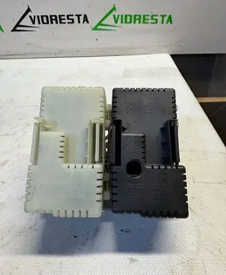 Volvo XC60 Relay mounting block 